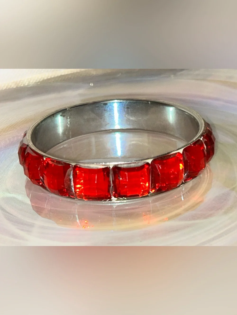 Red Faceted Acrylic& Metal Bangle Bracelet - Super Unique & Red Turns Heads EUC
